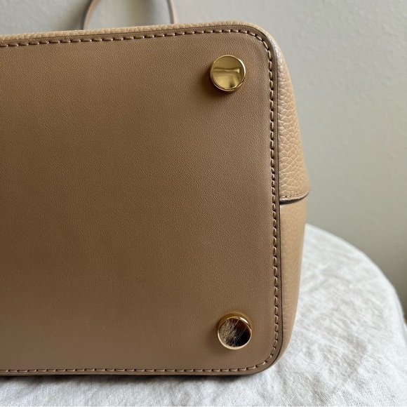 MICHAEL KORS-NWT Winston MD TZ Pocket Tote Bag in Camel - Picture 10 of 13